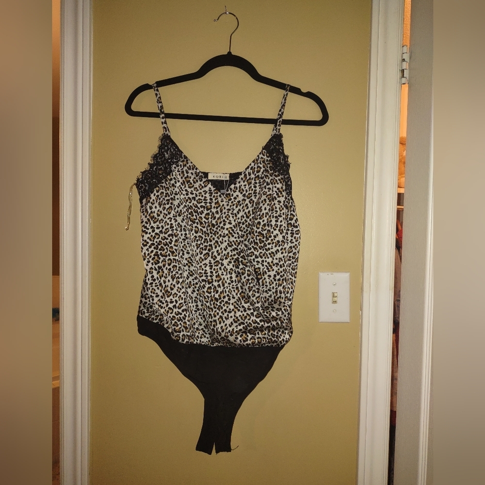 Leopard Print Sleeveless Top